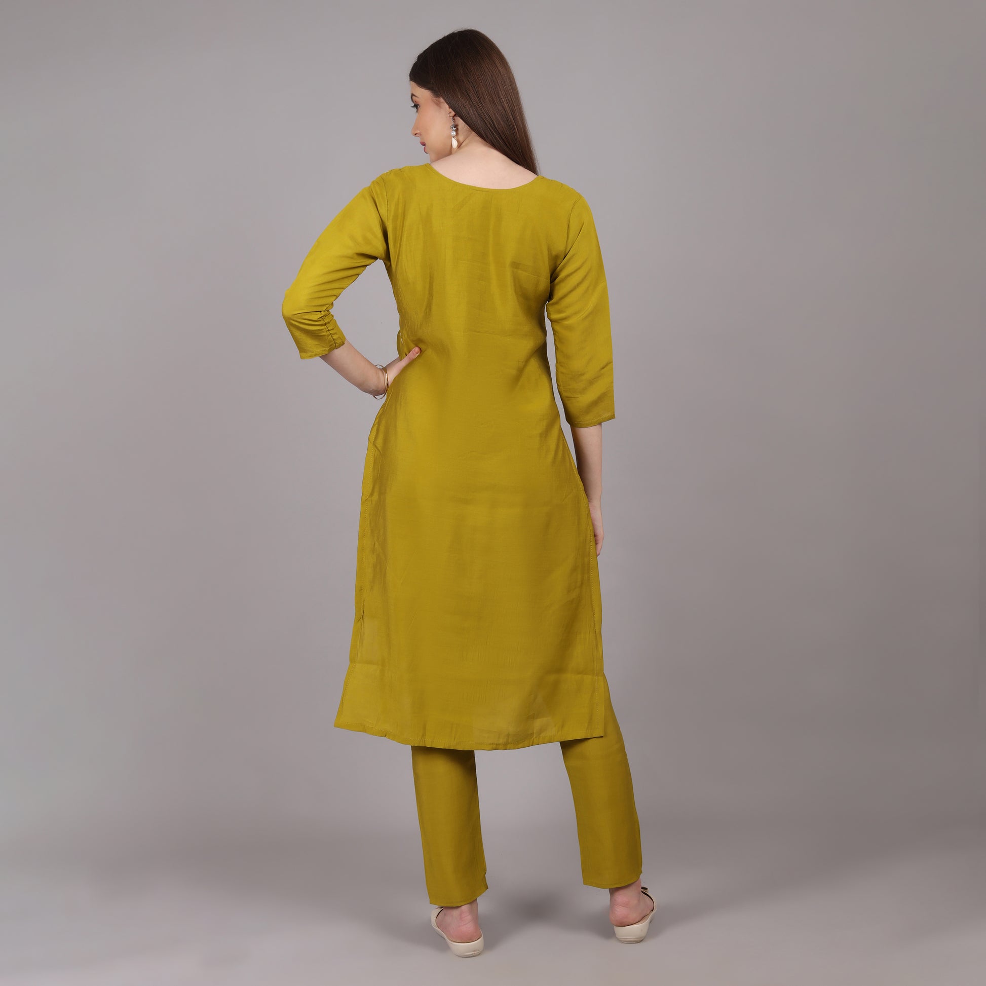 Trendy muslin kurta set adorned with exquisite handwork, ideal for festive and special occasions.