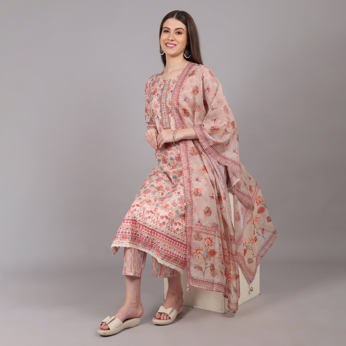 Lightweight and breathable floral Chikankari kurta set, offering comfort with intricate detailing.