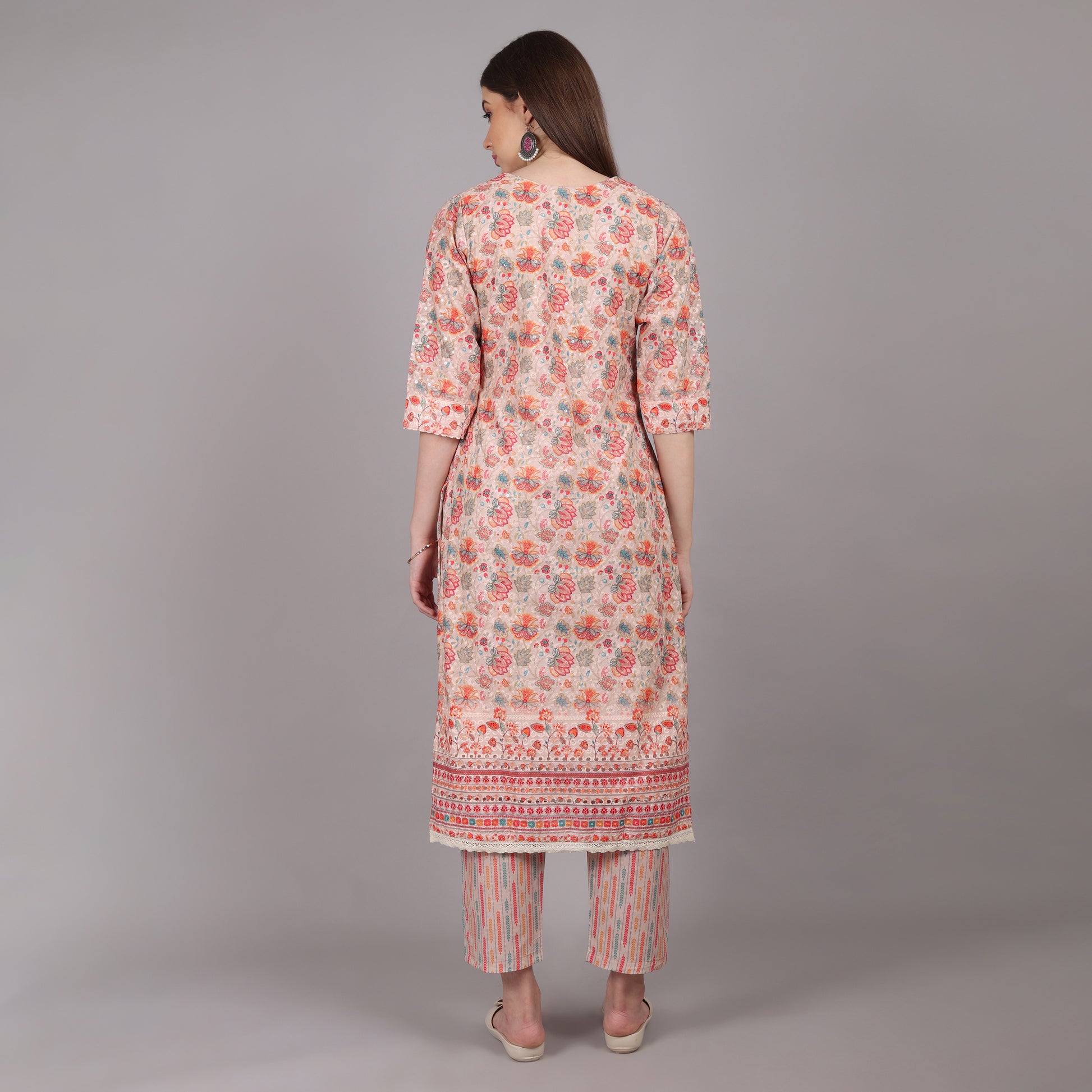 Trendy floral Chikankari kurta set with delicate embroidery, ideal for a sophisticated ethnic ensemble.