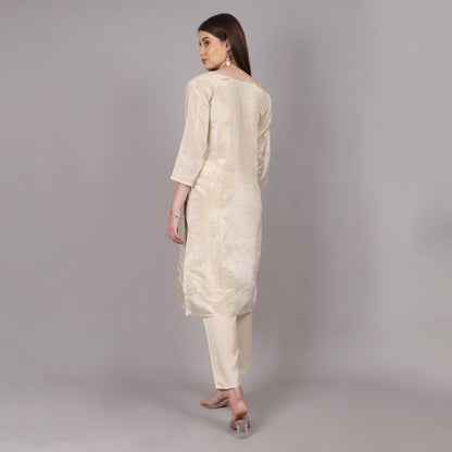 Lightweight and breathable Jacquard tissue kurta set, offering elegance and comfort with a heritage touch.






